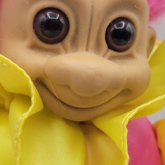 Russ Berrie Troll Doll Clown Jester Soft Body Pink Yellow Play-suit Pink Hair Vi - Picture 2 of 6